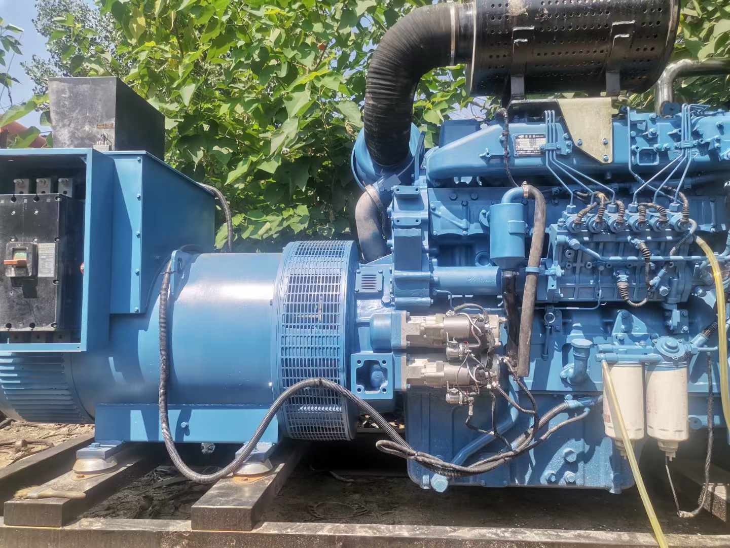 华龙详细说明降低 800kW 柴油发电机输出电流波动的方法