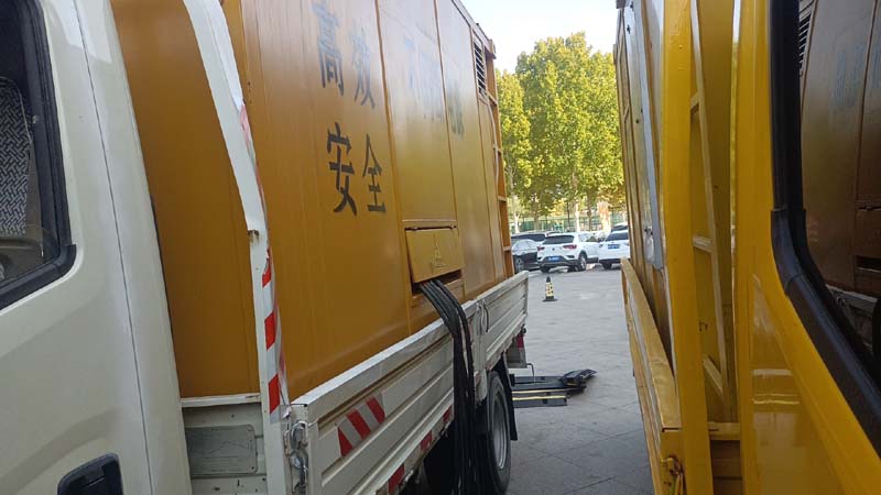 华龙如何判断柴油发电机组和UPS电源的切换时间是否符合要求？