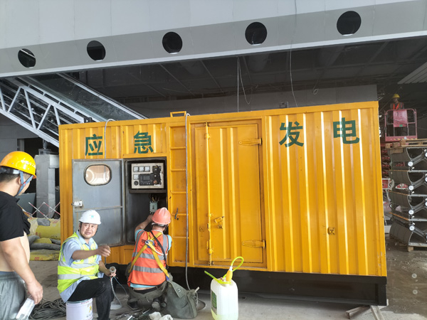 华龙怎样判断空气滤清器是否需要更换？