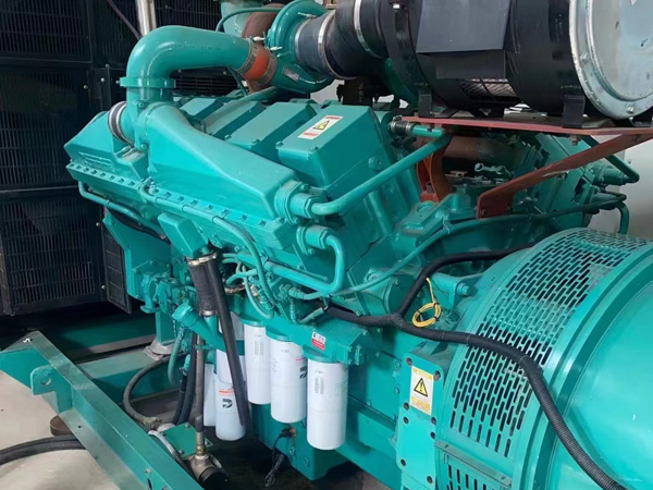 华龙更换100kW柴油发电机组机油时，需要注意哪些事项？