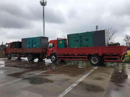 华龙涂抹密封胶后，需要等待多长时间才能安装水冷式机油散热器密封件？