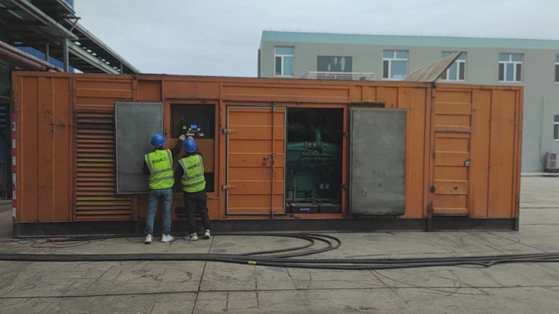 华龙如何检查柴油发电机组的机油油位？